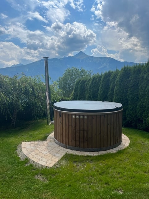 Gardenvity hot tub in German backyard with mountain view – real customer photo